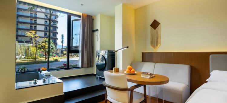 腾冲浅山临湖温泉民宿(东湖公园闫家塘美食城店)图片