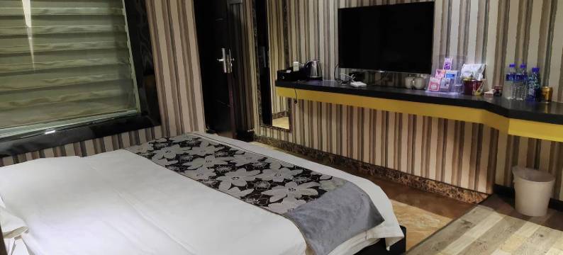 建水天呈酒店(曲江店)图片