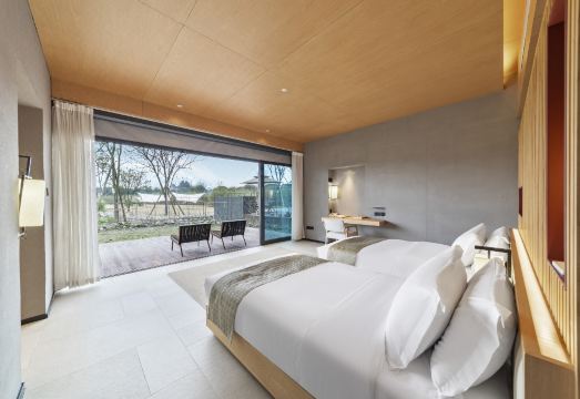 Chengdu Wenjiang Right Bank Swan Lake HomestayHotel Overview