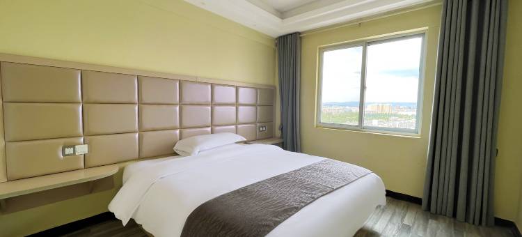 曲靖依·云端酒店(万达店)图片