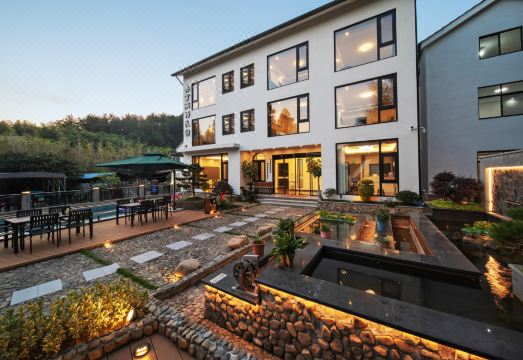 安吉桃花源·叁言两语民宿外景图