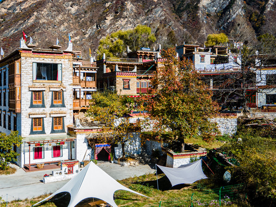 丹巴宗卡尔民宿