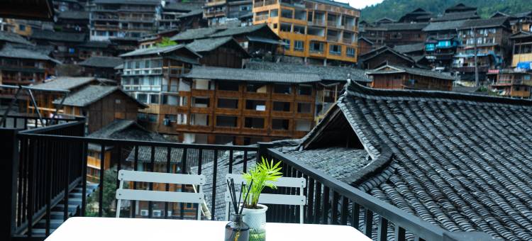西江千户苗寨山与民宿(东引观景台店)图片