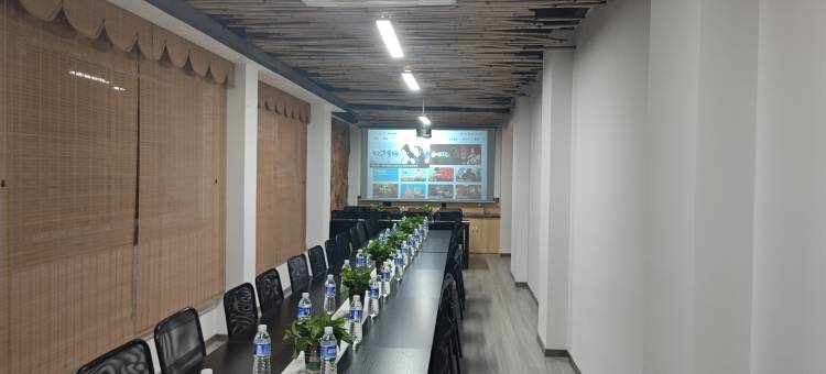 回禾微智酒店(婺源弦高古城高铁站店)图片