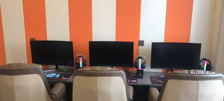 弗洛电竞酒店(新建新城吾悦广场店)图片