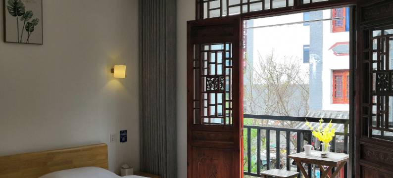 百里杜鹃花开正好客栈图片