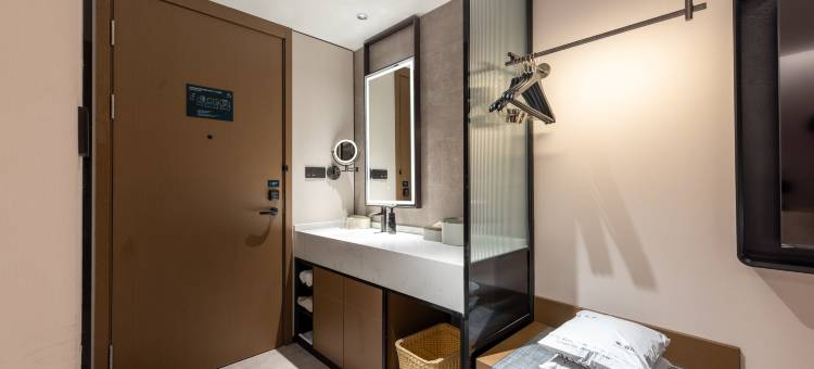 乌鲁木齐CCMALL时代广场新民路亚朵酒店图片