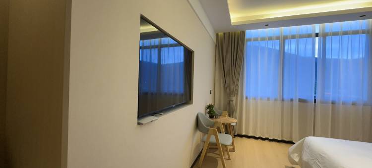 炉霍卡瓦洛日大酒店图片