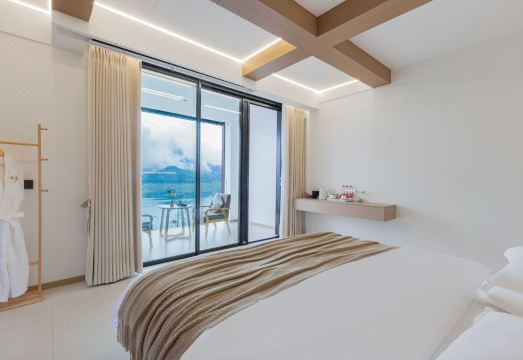 Shan hai min su Hotel Overview