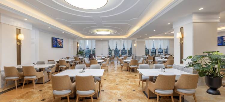 维也纳国际酒店(东兴市高铁站二桥口岸店)图片