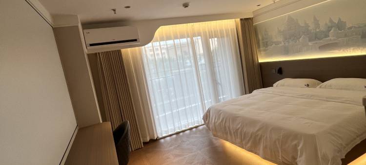 澜鲸·奢享酒店(龙沙夜市百货大楼店)图片