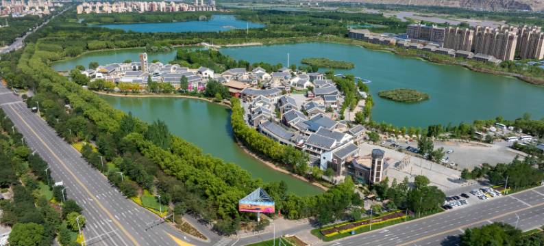 中卫可可花园•Vacilando设计师度假湖景酒店(沙坡头区店)图片