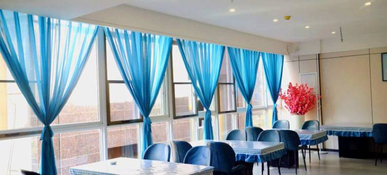 柏亚智能酒店(盘州东湖公园合力广场店)图片