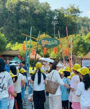 岸芷汀兰庭院江景民宿(凤凰古城沱江店)图片