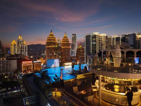 云朵星畔高空泳池度假酒店(西双版纳景洪告庄西双景星光夜市店)图片