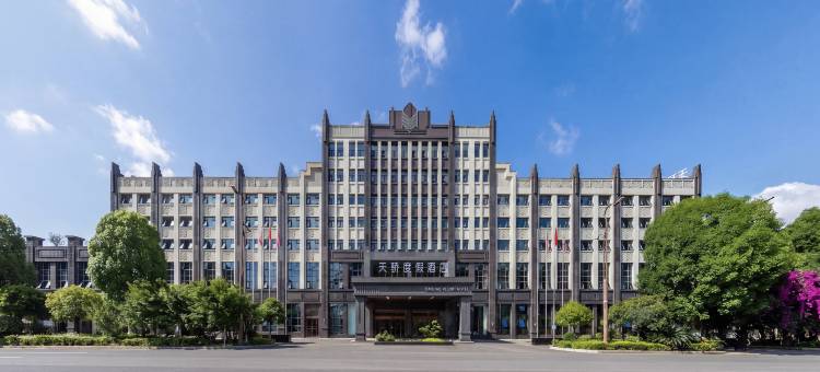 天骄度假酒店(安顺镇宁黄果树瀑布景区店)图片