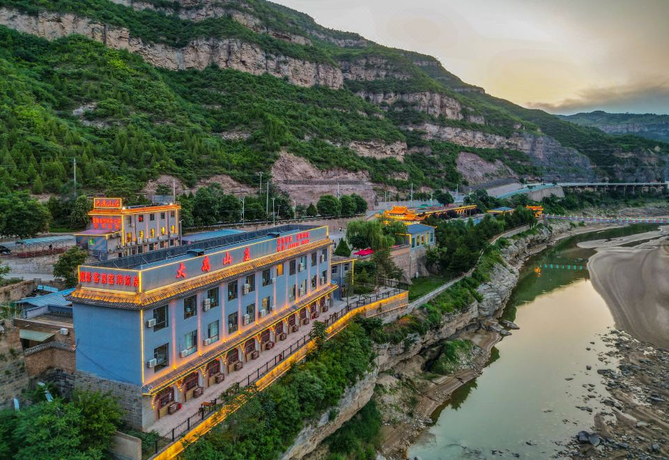 Dayu Villa Hotel Overview