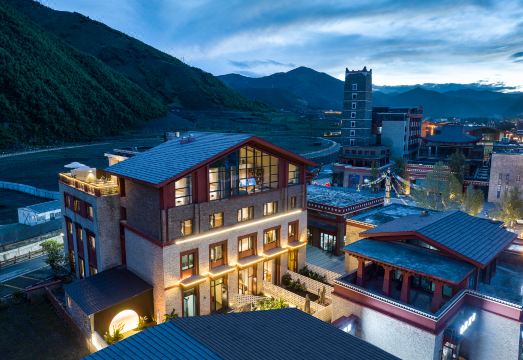 暮山映雪·私汤别院（康定新都桥摄影天堂小镇店）外景图