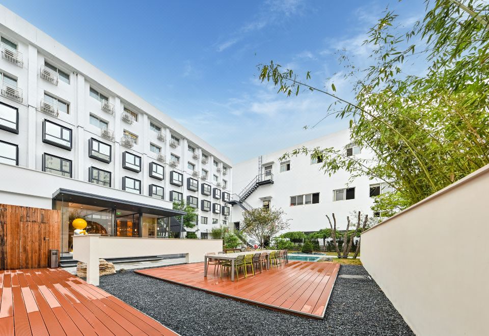 RIGHT HOTEL  Jinsong Subway Station Panjiayuan Antique City Hotel Overview