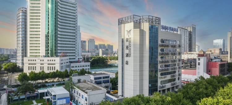 依漫轻奢电影酒店(湖州爱山广场衣裳街店)图片