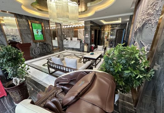 VIP Hotel Hotel Overview