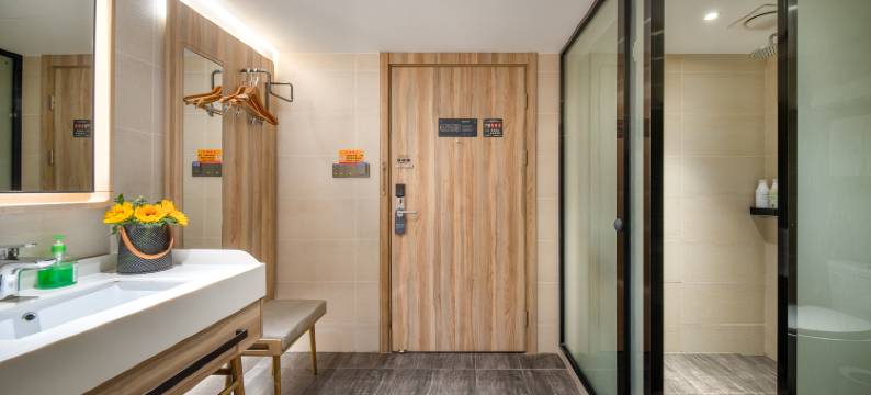 云丽酒店(高安大道华鼎中央城店)图片