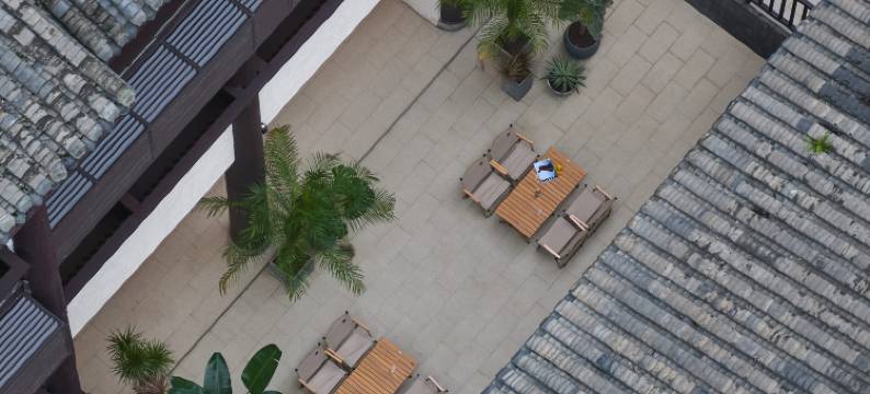 被梦叫醒江景酒店(乐山大佛景区张公桥好吃街店)图片