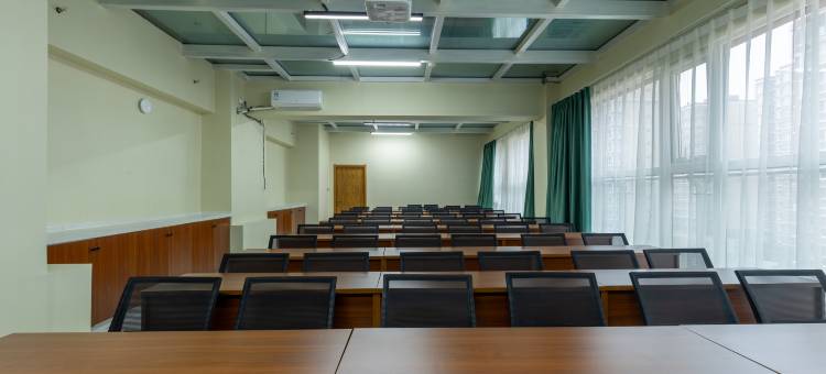 叶与晨电竞电影酒店(张家口市政府北方学院店)图片