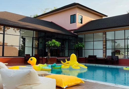 7Zee View Hotel Overview