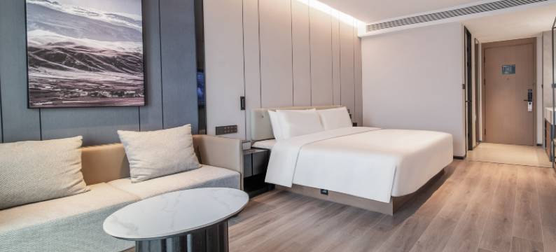 郑州中原福塔航海东路亚朵酒店图片