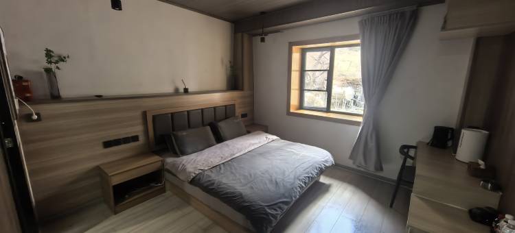 德钦雨崩行者山舍(上雨崩)图片