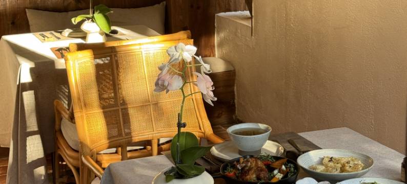 山下见·日咖夜酒主题民宿(丽江古城万子桥店)图片