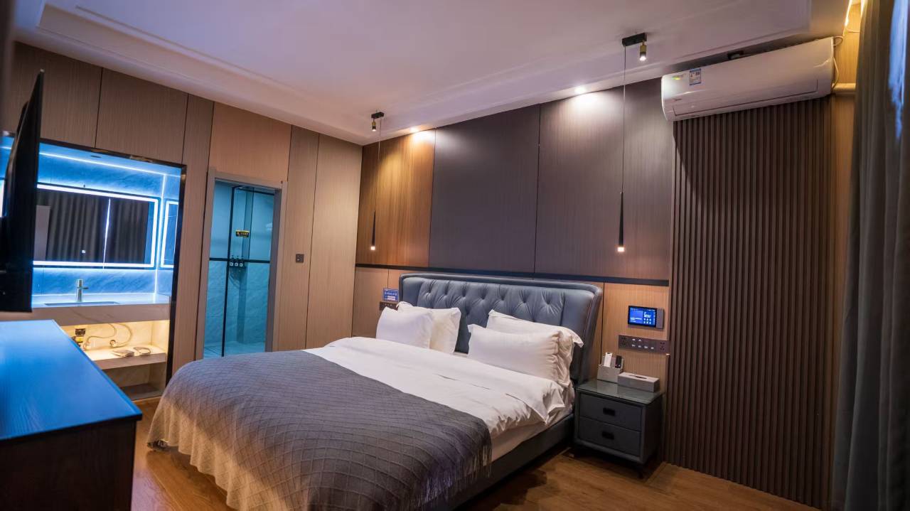 陆良蓝庭智慧酒店(图腾商业中心店)