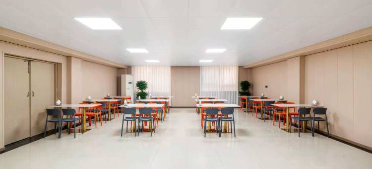 艺龙海雅酒店(重庆沙坪坝磁器口地铁站店)图片