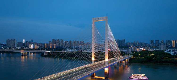 优范Plus·江景酒店(医科大一附院南湖公园店)图片