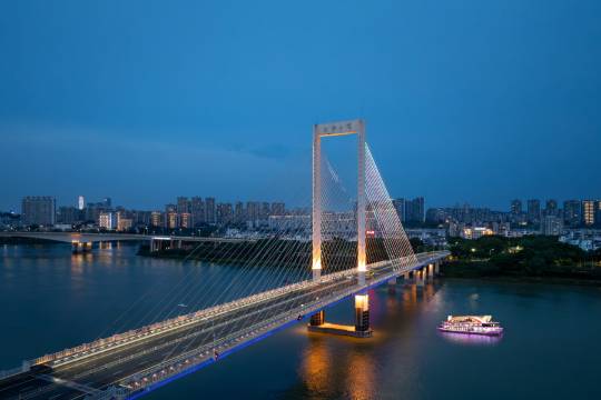 優範Plus·江景酒店（醫科大一附院南湖公園店）