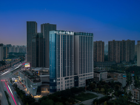 Ozz·nice4·千屿S酒店(成都熊猫基地龙潭寺地铁站店)