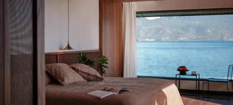 泸沽湖凿见酒店图片