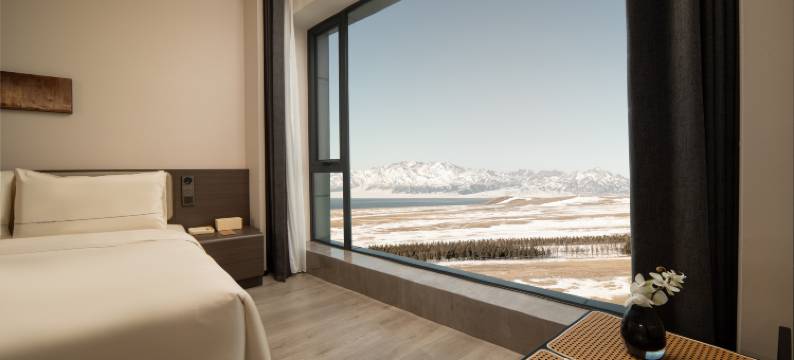 赛里木湖景区游客中心亚朵酒店图片