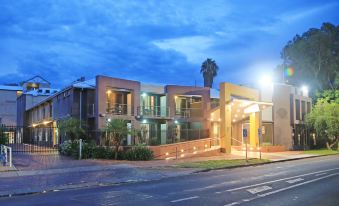 Stay at Alice Springs Hotel Over view