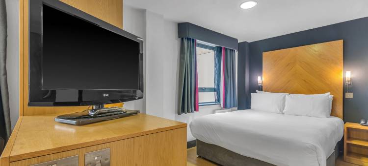 利兹市西鲁马兹公寓式酒店(Roomzzz Leeds City West)图片