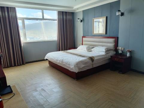 曲麻莱母亲河酒店