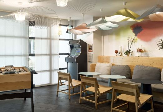 B&B HOME Vélizy Est Hotel Overview