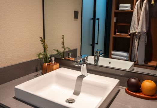 Manna Hotel Shangri-La Hotel Overview