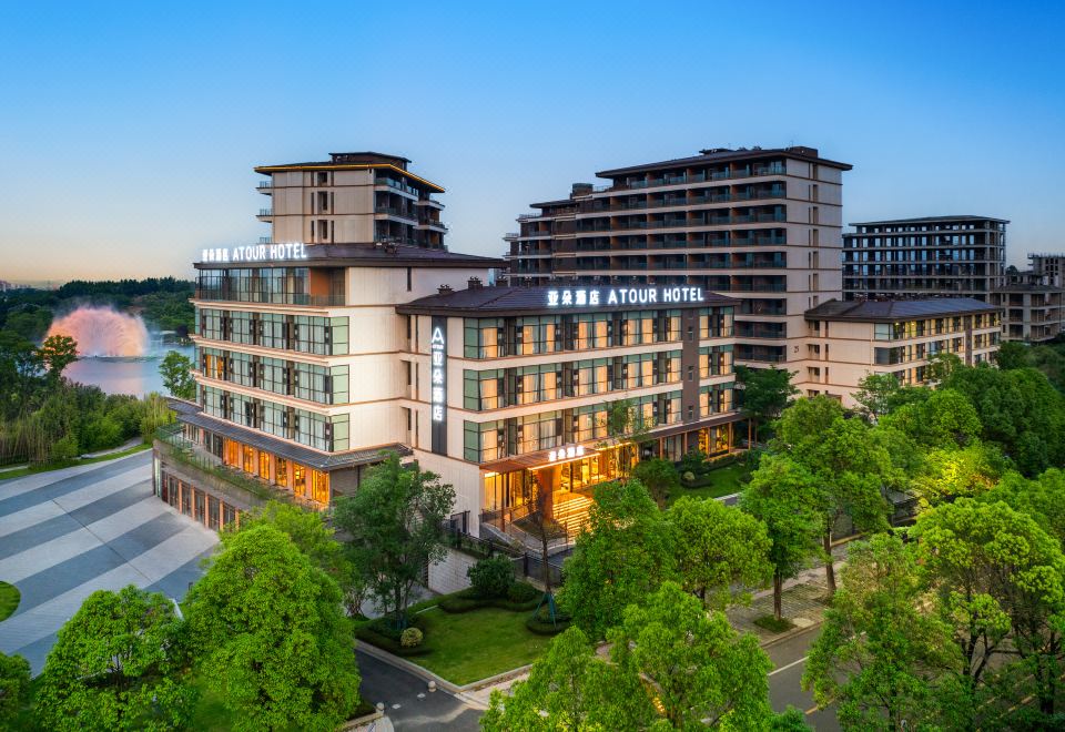 乐山高铁站亚朵酒店外景图