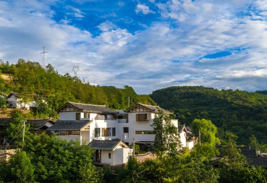 茶马道三谷水丽世山居外景图