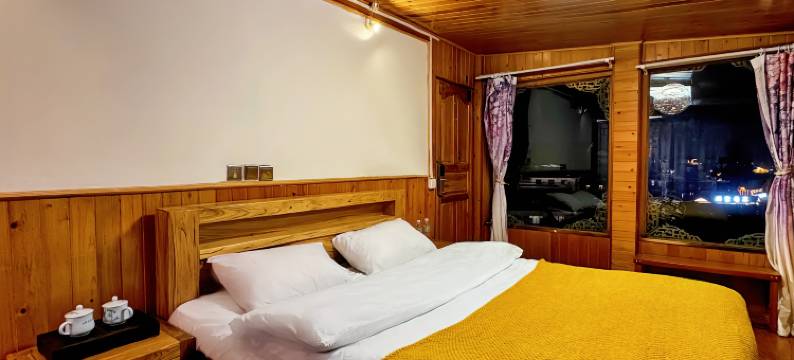 花墙月下观景客栈(古城大水车店)图片