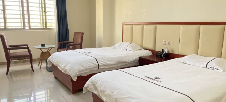 乐东利国新皇冠假日酒店图片