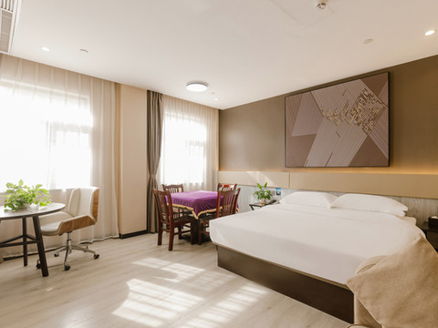 何家酒店(随州舜井大道客运中心店)