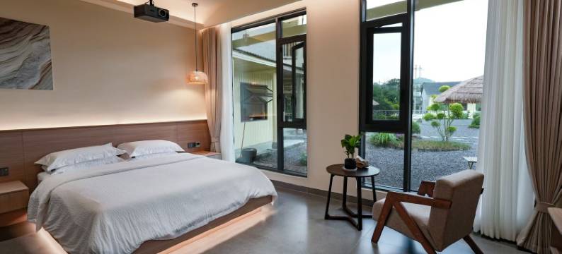 张家界溪畔民宿(天门山索道店)图片